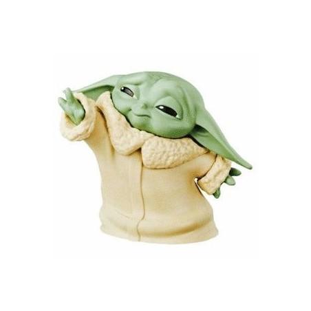 Figura Baby Yoda haciendo la fuerza The Mandalorian